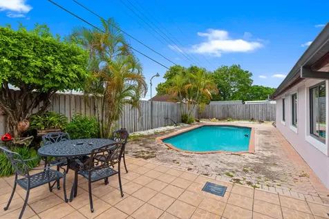6160 W 14th Avenue Hialeah FL 33012