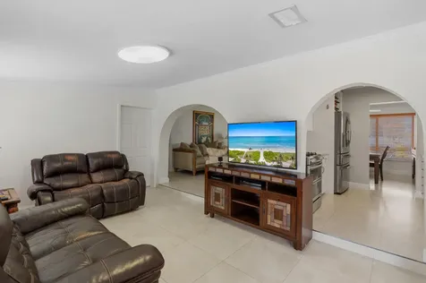 6160 W 14th Avenue Hialeah FL 33012
