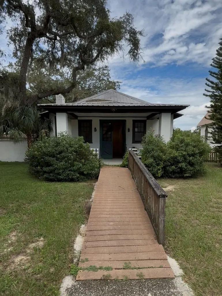 18 E Pleasant Street Avon Park FL 33825
