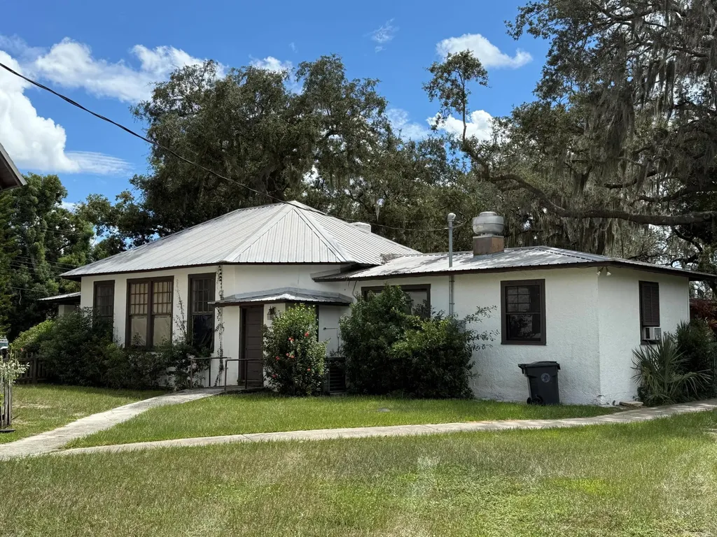 18 E Pleasant Street Avon Park FL 33825