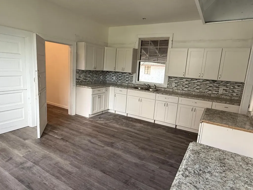 18 E Pleasant Street Avon Park FL 33825