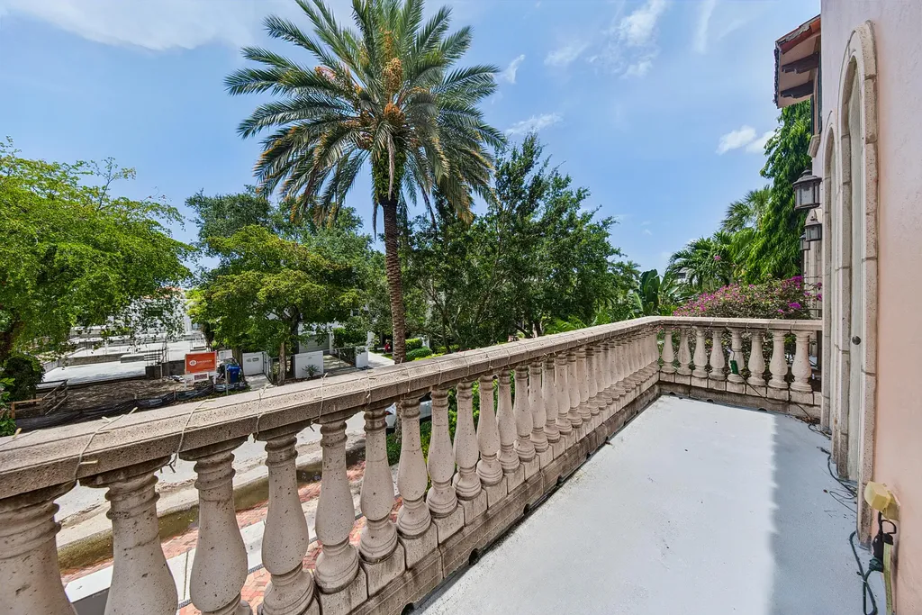 31 SE 10th Avenue Fort Lauderdale FL 33301
