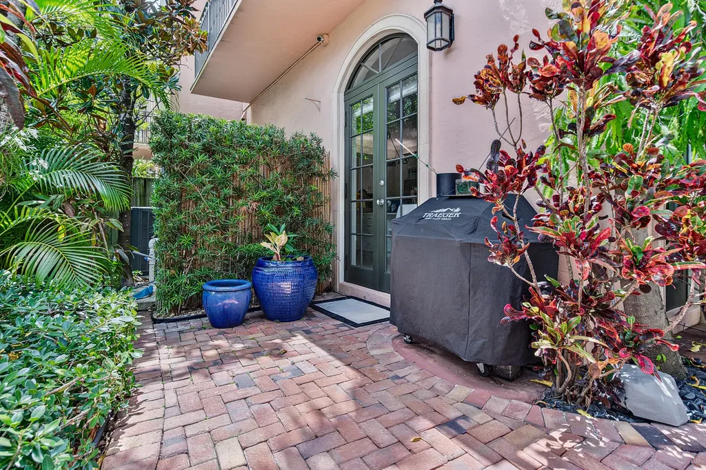 31 SE 10th Avenue Fort Lauderdale FL 33301