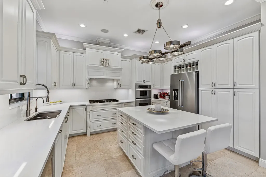 31 SE 10th Avenue Fort Lauderdale FL 33301