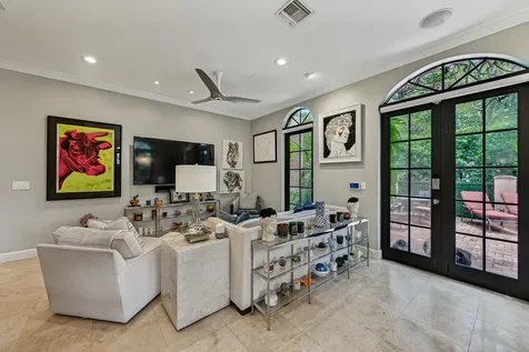 31 SE 10th Avenue Fort Lauderdale FL 33301