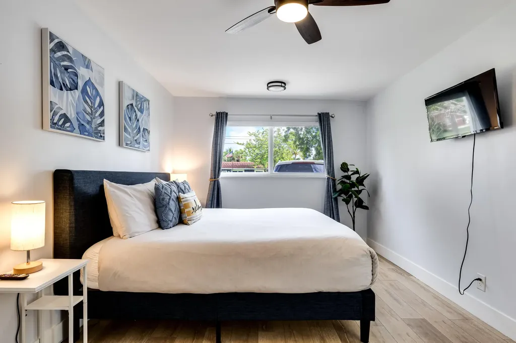 242 SW 9th Street Pompano Beach FL 33060