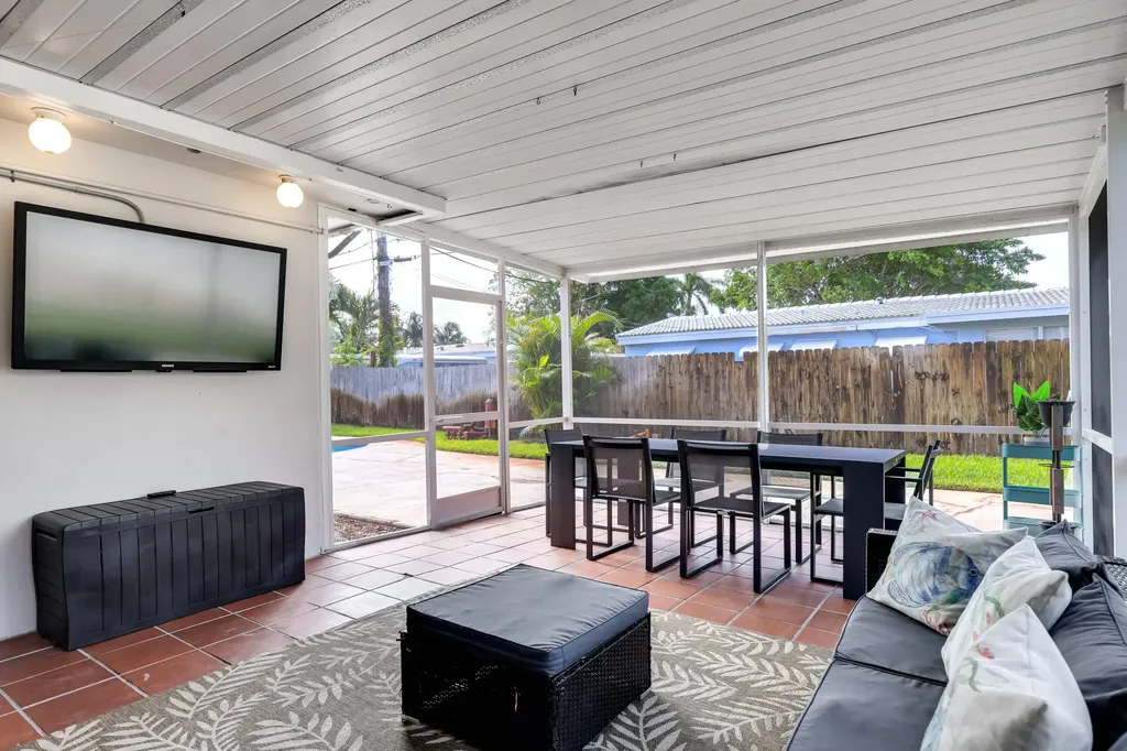 242 SW 9th Street Pompano Beach FL 33060