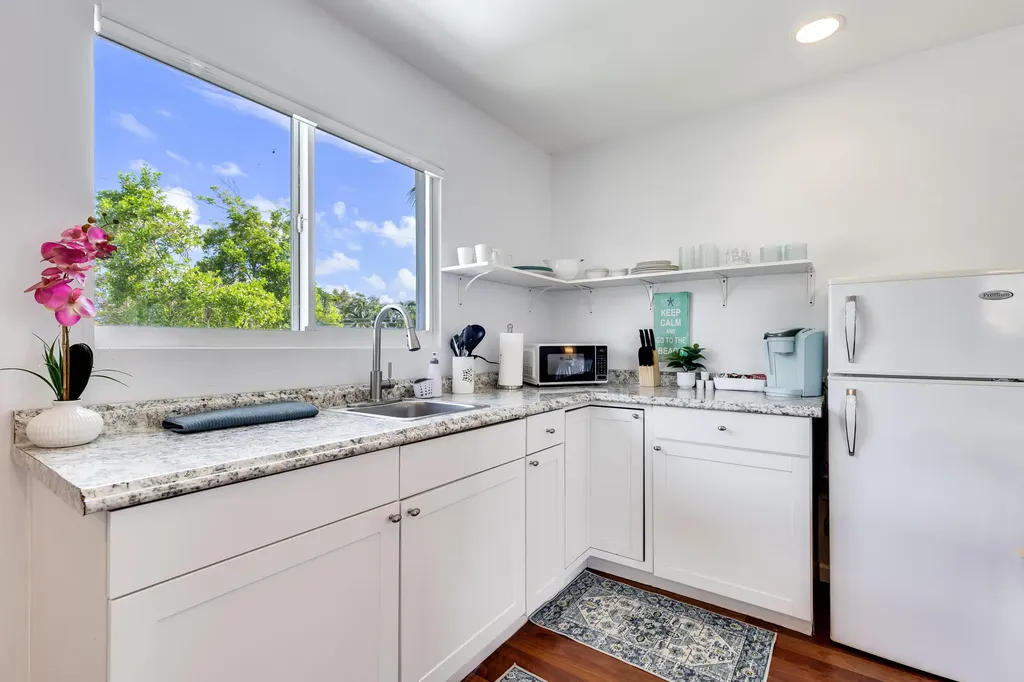 242 SW 9th Street Pompano Beach FL 33060