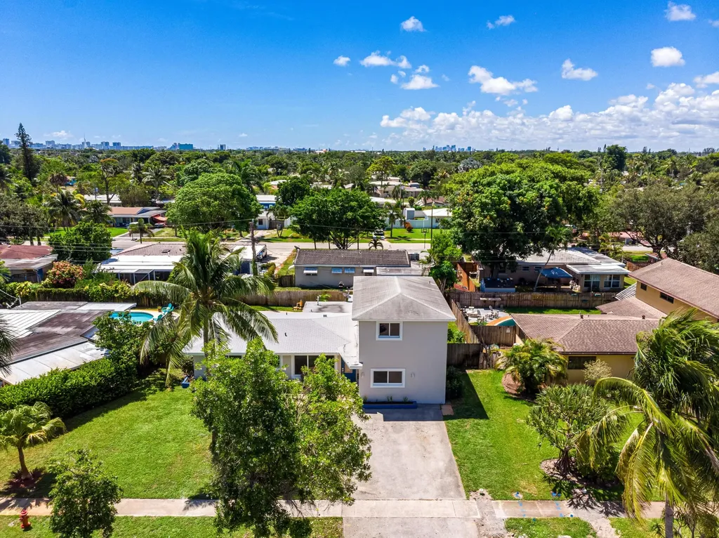 242 SW 9th Street Pompano Beach FL 33060