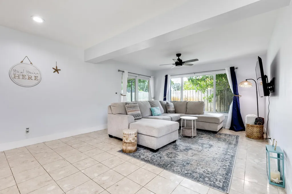 242 SW 9th Street Pompano Beach FL 33060