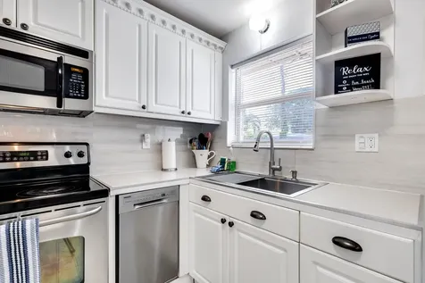 242 SW 9th Street Pompano Beach FL 33060