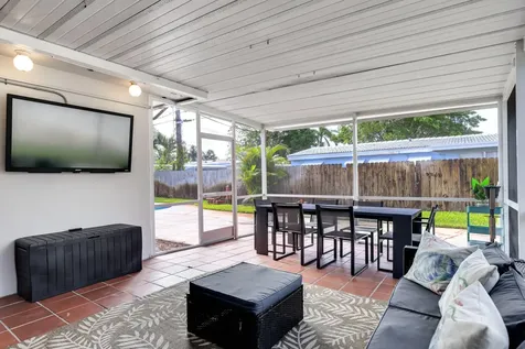 242 SW 9th Street Pompano Beach FL 33060