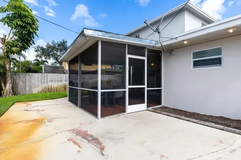 242 SW 9th Street Pompano Beach FL 33060