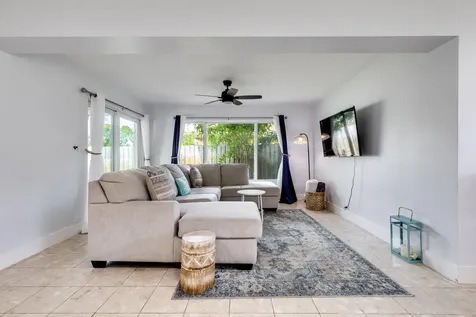 242 SW 9th Street Pompano Beach FL 33060