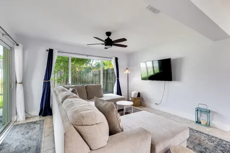 242 SW 9th Street Pompano Beach FL 33060