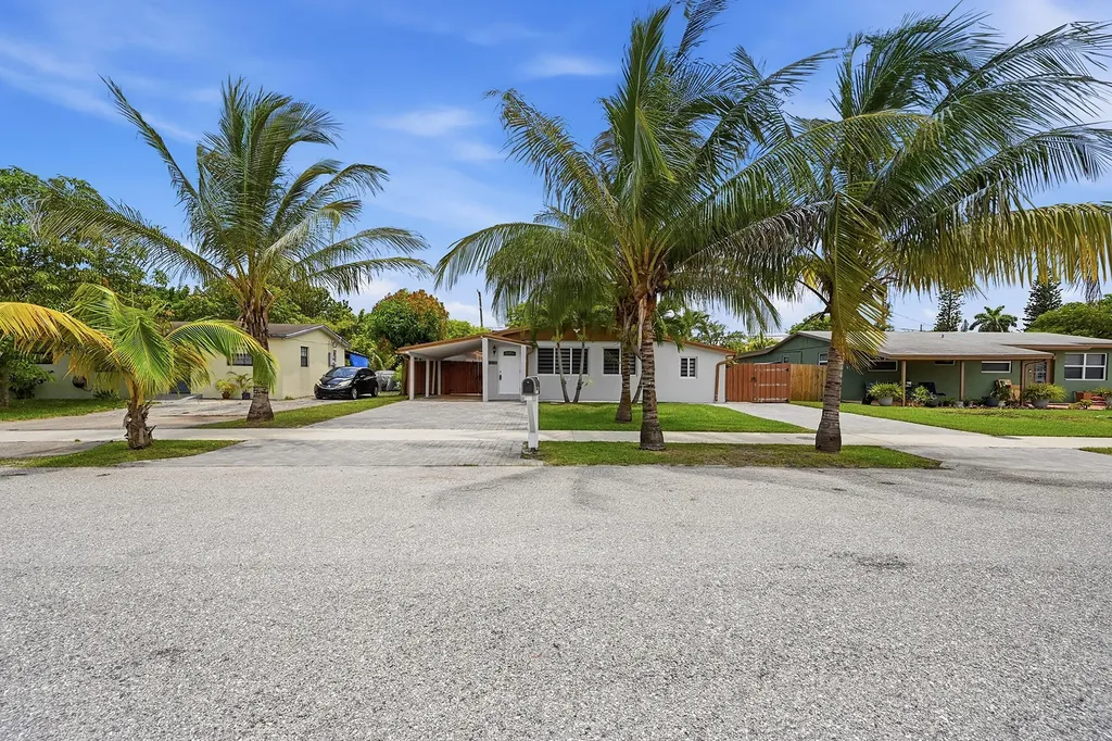 4380 NW 59th Court North Lauderdale FL 33319