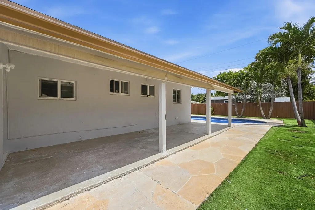 4380 NW 59th Court North Lauderdale FL 33319