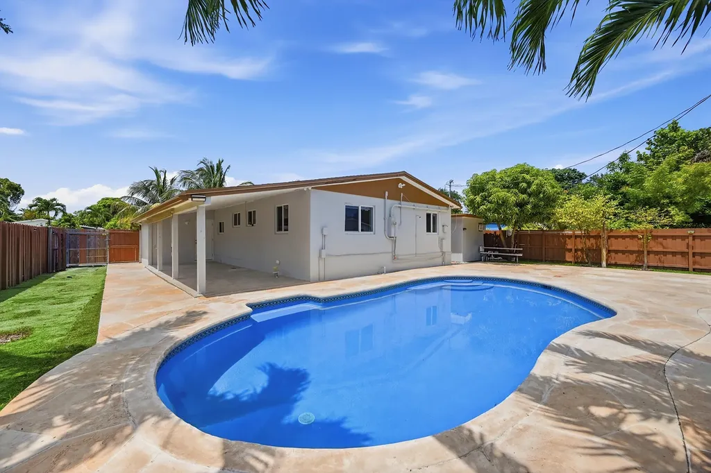 4380 NW 59th Court North Lauderdale FL 33319