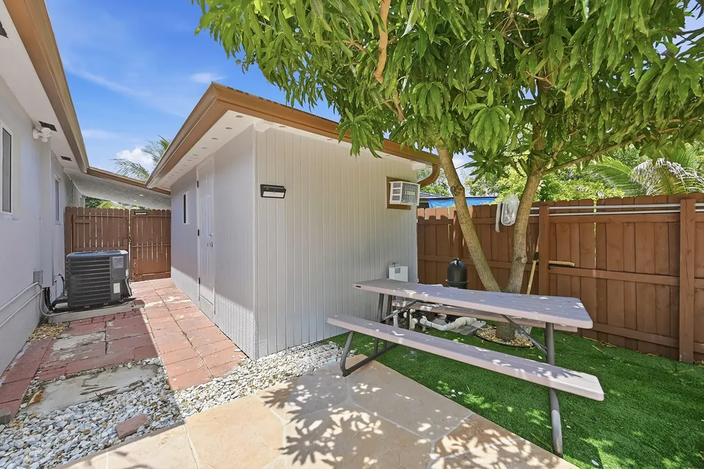 4380 NW 59th Court North Lauderdale FL 33319