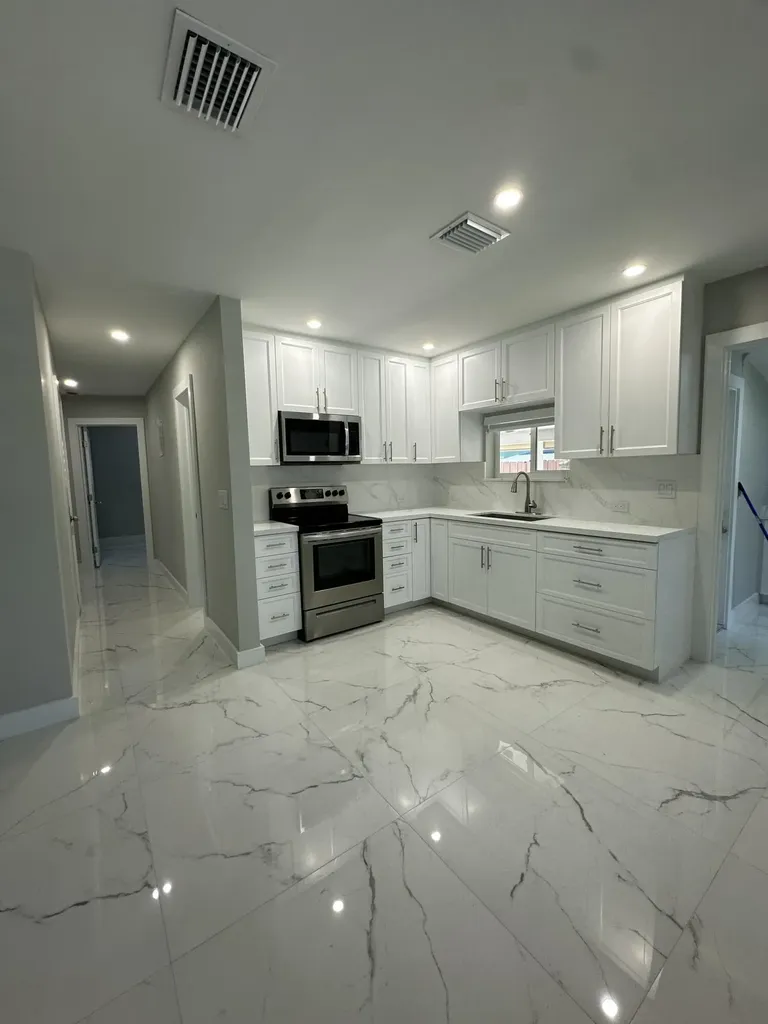 4380 NW 59th Court North Lauderdale FL 33319