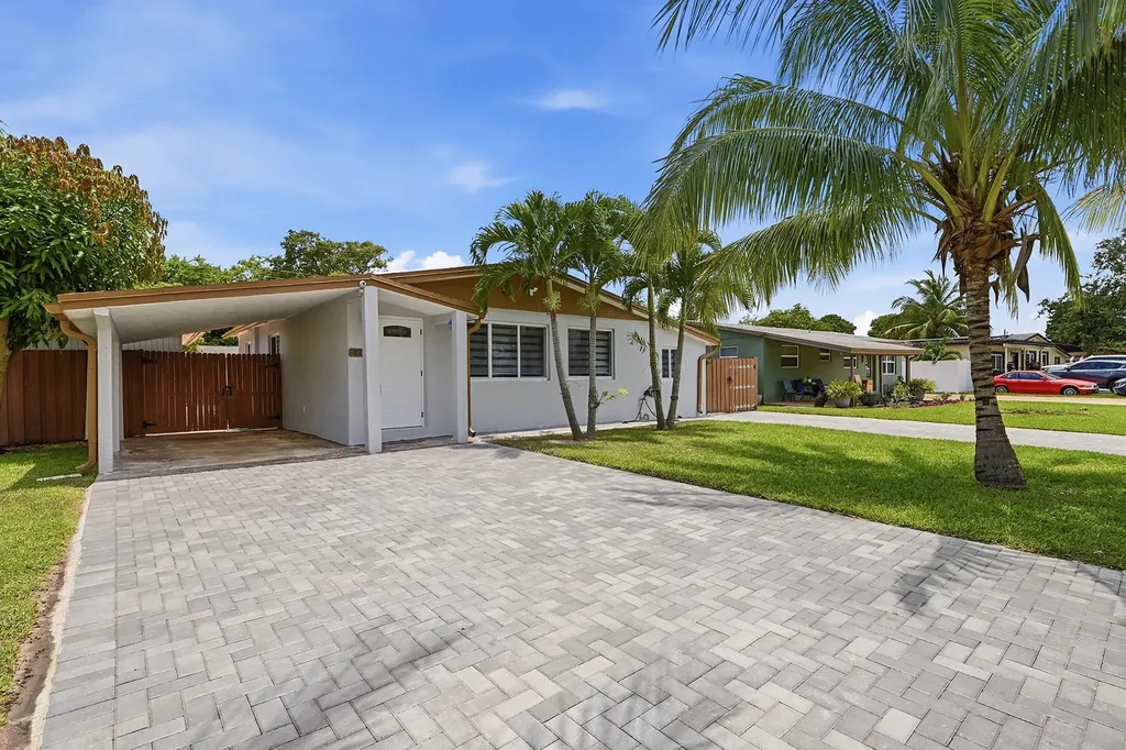 4380 NW 59th Court North Lauderdale FL 33319