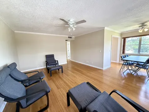 73 Hastings E West Palm Beach FL 33417