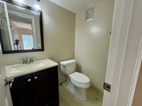 73 Hastings E West Palm Beach FL 33417