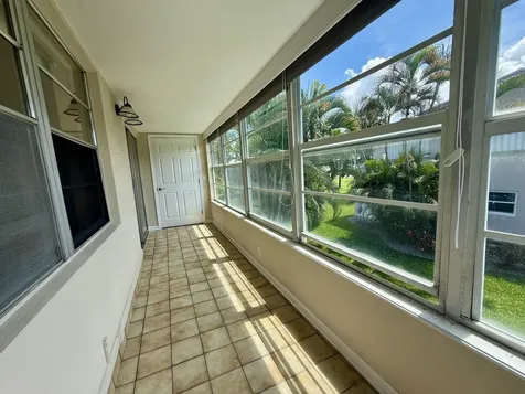 73 Hastings E West Palm Beach FL 33417