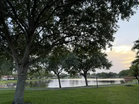 542 Franconia Circle Lake Worth FL 33467