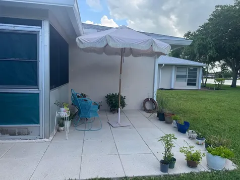 542 Franconia Circle Lake Worth FL 33467