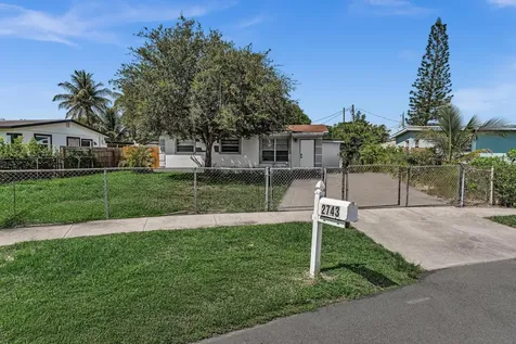 2743 NW 2nd Street Boynton Beach FL 33435