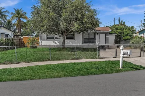 2743 NW 2nd Street Boynton Beach FL 33435