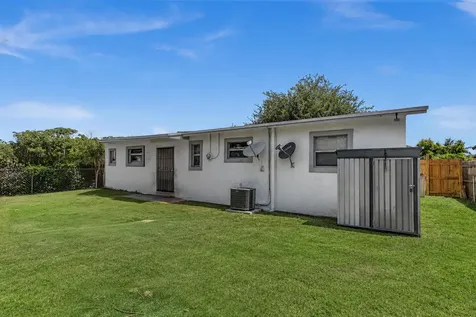 2743 NW 2nd Street Boynton Beach FL 33435