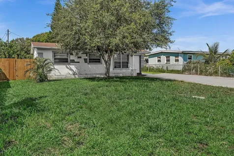 2743 NW 2nd Street Boynton Beach FL 33435