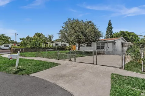 2743 NW 2nd Street Boynton Beach FL 33435