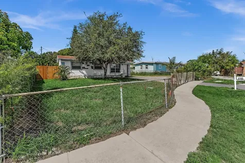 2743 NW 2nd Street Boynton Beach FL 33435