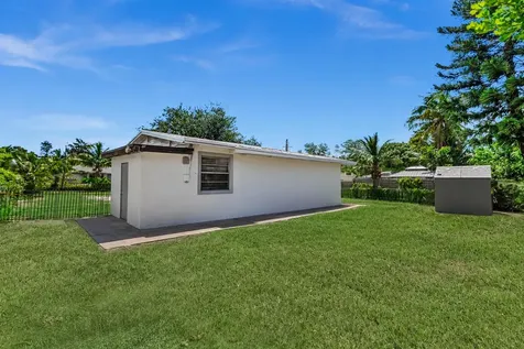2743 NW 2nd Street Boynton Beach FL 33435