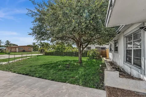 2743 NW 2nd Street Boynton Beach FL 33435
