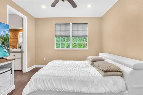 516 SW 147th Terrace Pembroke Pines FL 33027