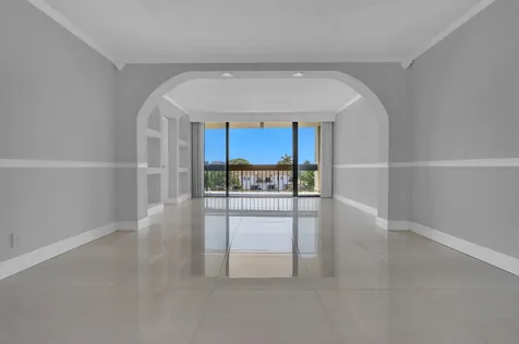 2000 Presidential Way West Palm Beach FL 33401