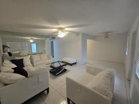 227 Kent N West Palm Beach FL 33417