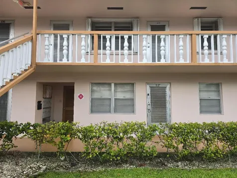 227 Kent N West Palm Beach FL 33417