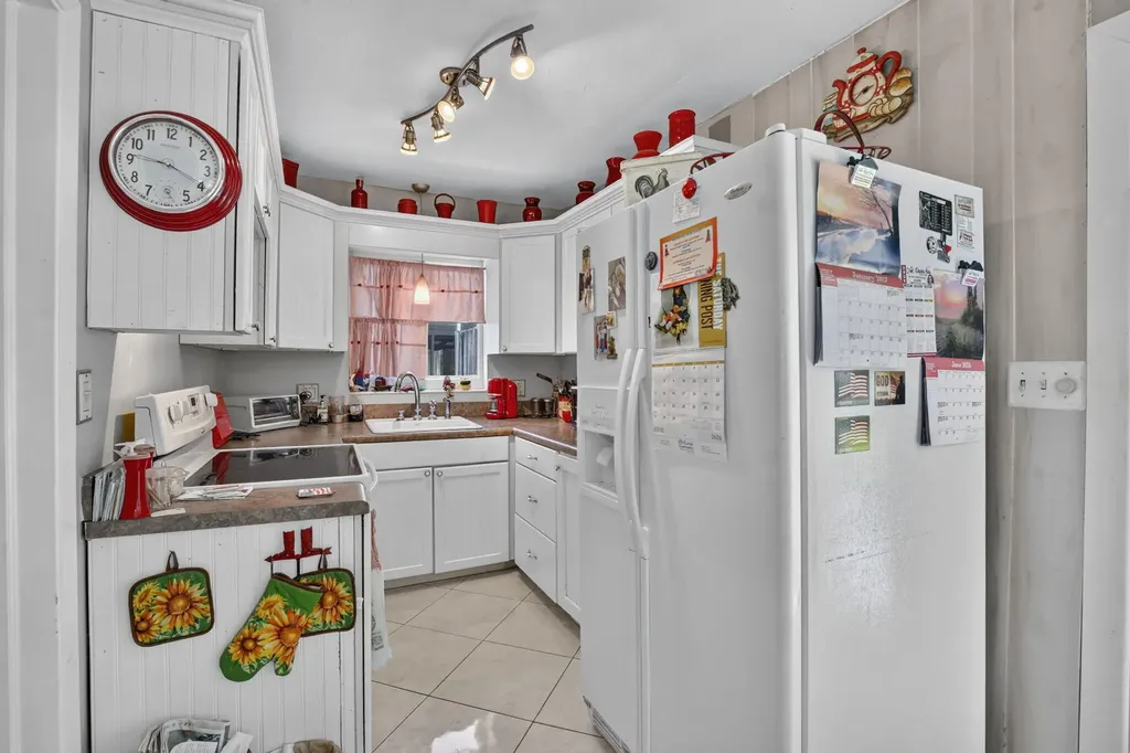 4760 NE 5th Avenue Oakland Park FL 33334