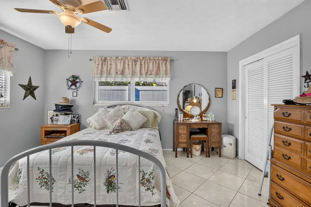 4760 NE 5th Avenue Oakland Park FL 33334
