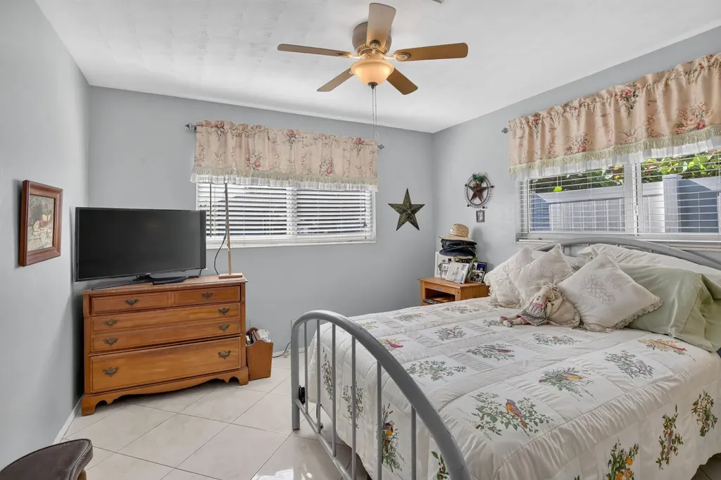 4760 NE 5th Avenue Oakland Park FL 33334