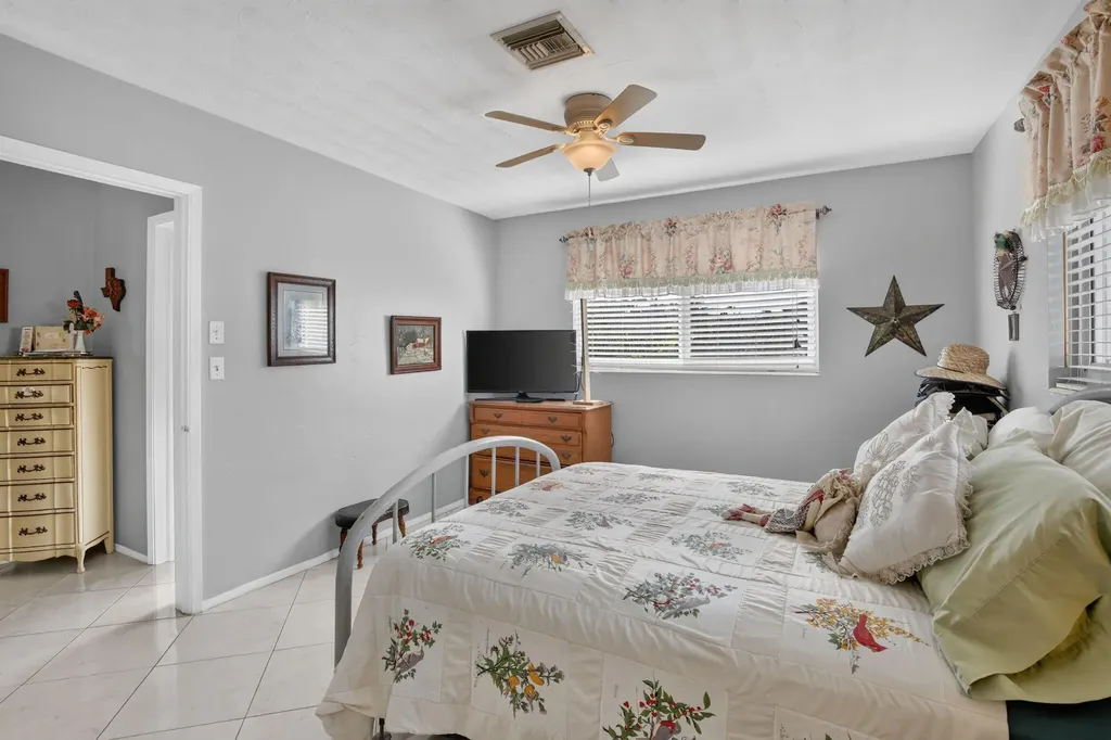 4760 NE 5th Avenue Oakland Park FL 33334