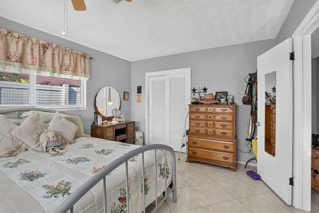 4760 NE 5th Avenue Oakland Park FL 33334