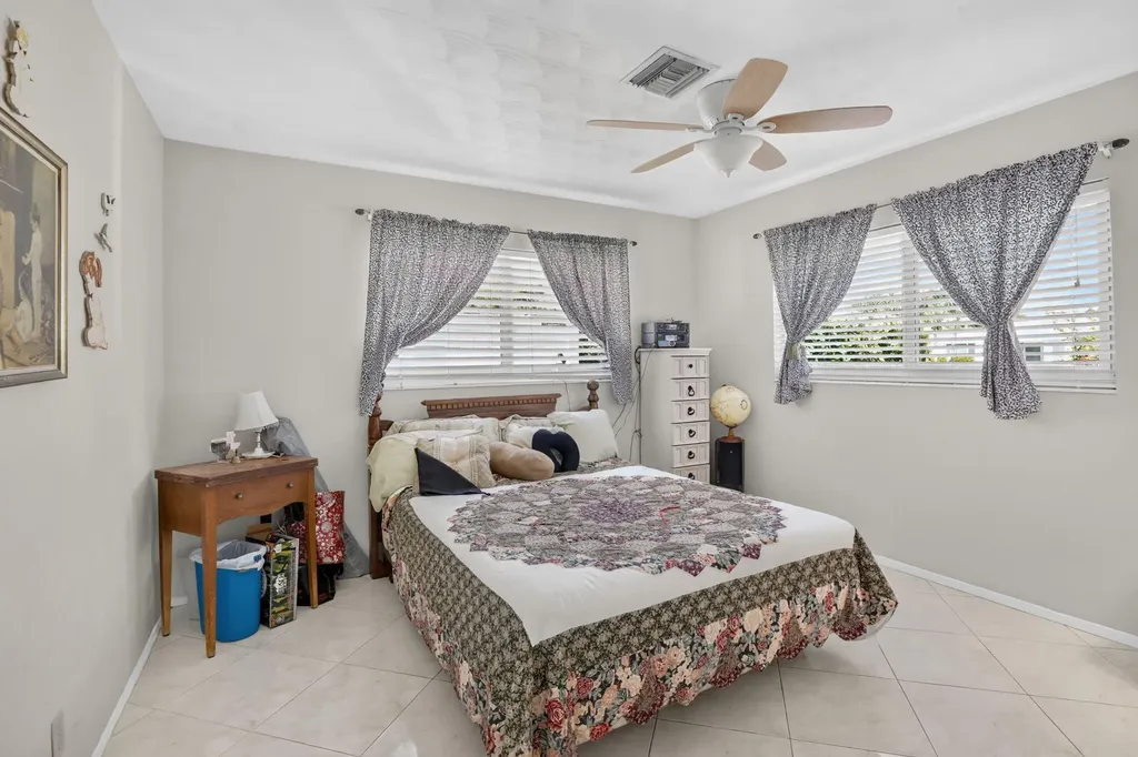 4760 NE 5th Avenue Oakland Park FL 33334