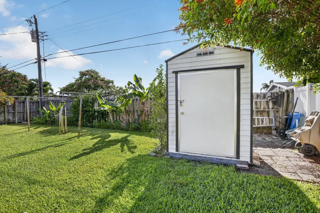 4760 NE 5th Avenue Oakland Park FL 33334