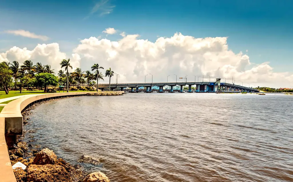 511 Lucerne Avenue Lake Worth Beach FL 33460